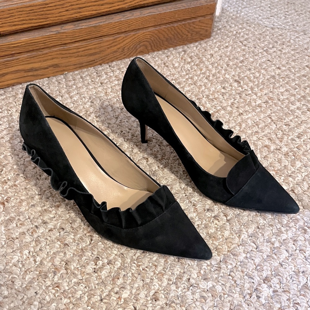 Ann Taylor black suede kitten heel pumps